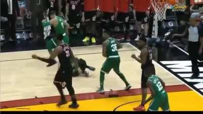 [Highlight] Yet again Goran Dragic claims another victim after he switched sports and goes for his patented leg lock on Jayson Tatum