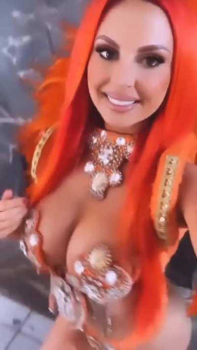 Harley‘s outfits are getting hotter & hotter