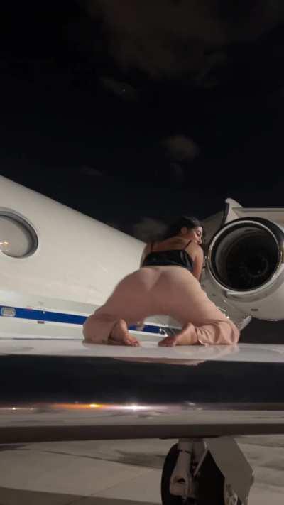 Big booty gives you wings