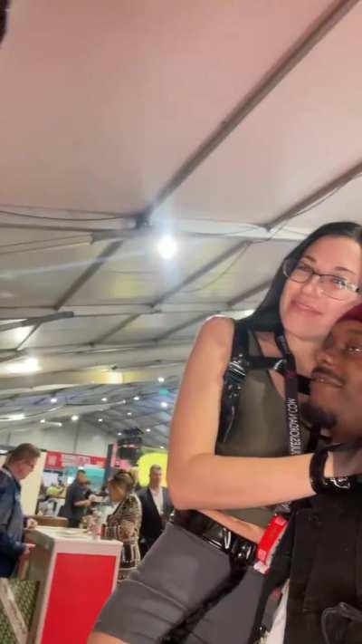 Alex Coal Letting Her Fan Feel her Ass at the Sexpo