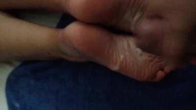 Huge cumshot on my sexy wrinkly soles