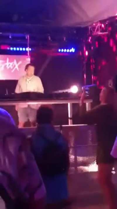 Could Someone ID This Song from a recent DJ Set.