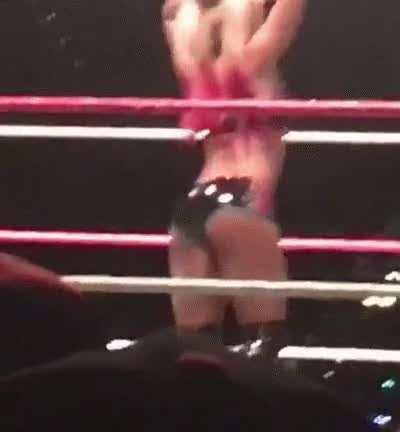 She sure knows how to move those lovely hips