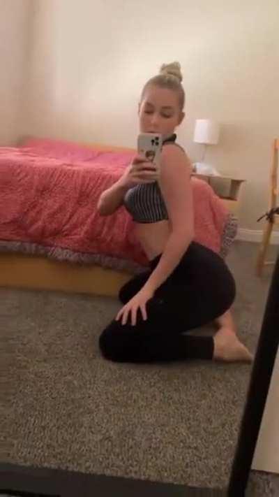 @stpeach on all fours
