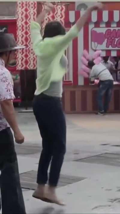 Anushka Sharma huge bounce dance from PK