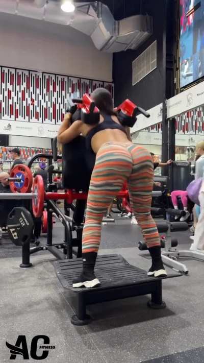 That ass, it can squeeze the whole world 🥵🤤🤤
