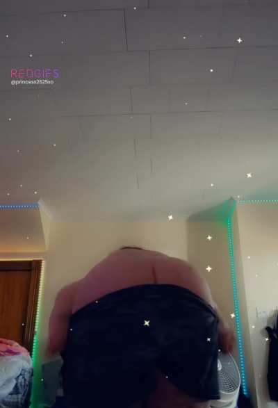 A big booty tease 🥵 