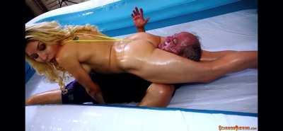 Oiled scissors or non oiled?