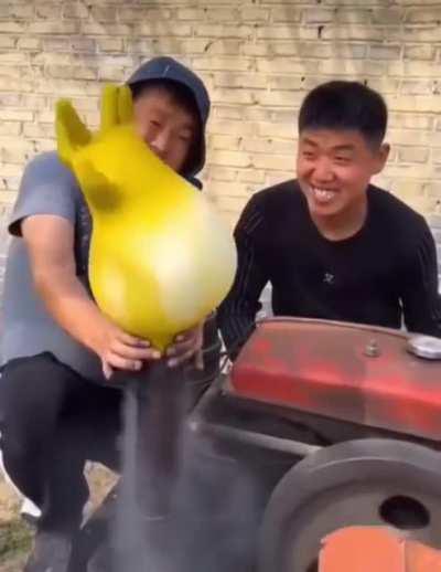 DaNgErOuS bOmB eXpLoDeS aNe CaRbOnIzEs PoOr InNoCeNt CiTiZeN's FaCe