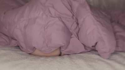 POV: you’re my roommate and you see THIS poking out from under my covers😳…
