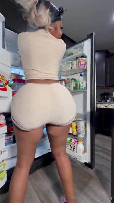 Lala Koi Fridge Claps