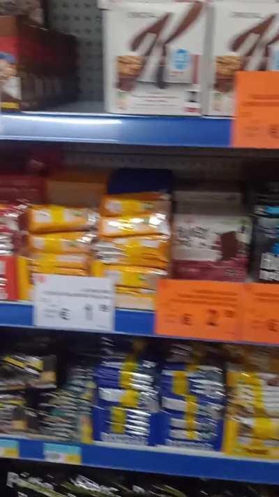 Vivo en el exterior (Europa) hace 3 años, los precios son los mismos que cuando vine, y extremadamente baratos. Sueldo mensual €2500