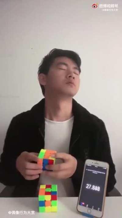 Man solves Rubik’s cube without looking