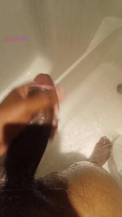 I love masturbating in the shower. 😈