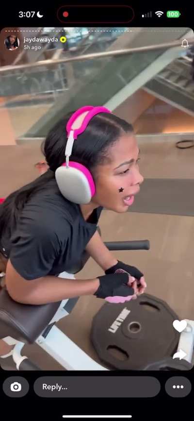 Jayda Wayda working out in Nike pro showing that ass