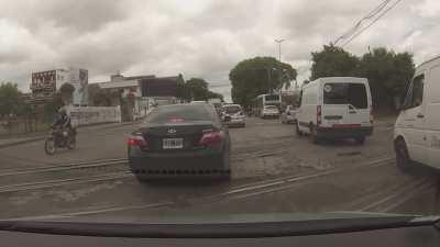 El Paso a nivel mas roto de CABA - Av. Velez Sarfield en Barracas
