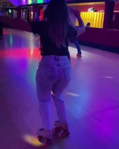 Man I wish I saw that big booty at the skating ring. 🛼😜