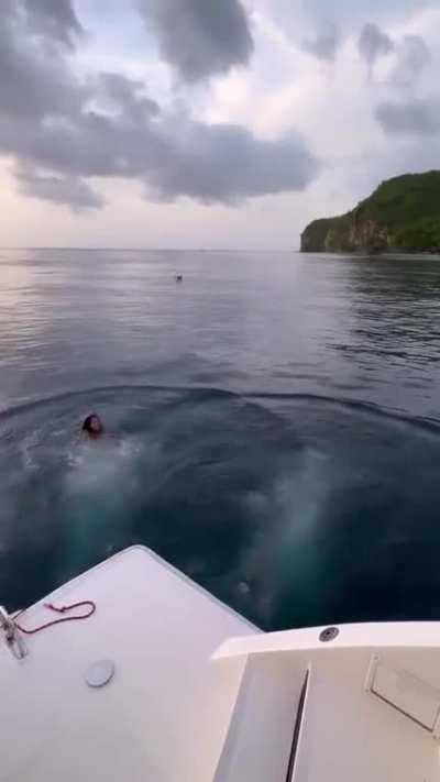 Halle and Chloe 🛥️