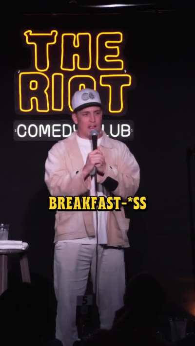 Texas crowd vs a European dude 