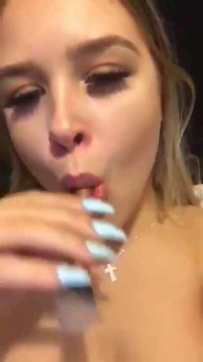 22 [F4M] [ Snapchat ] [griffinky09]Press the up arrow and I'll send an instant nude. Always in the mood for s*xting👍