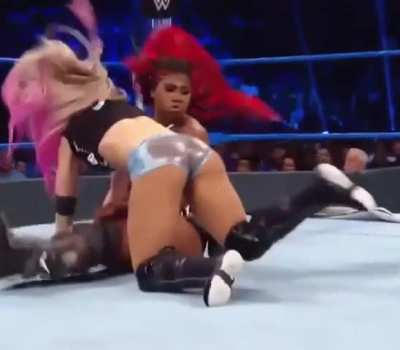 Twisted Bliss on Smackdown 2019 IG