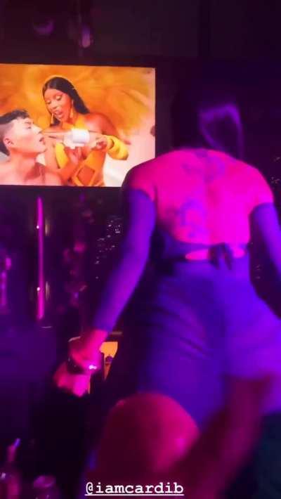 Cardi | more twerking