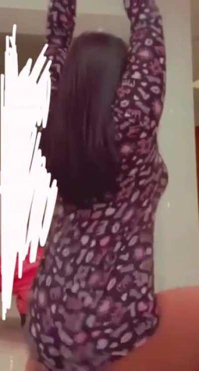 Here fellas, I blurred out the guy ruining your vibe.