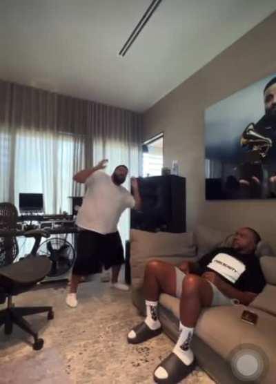 Timbaland be like “Wtf is wrong with this dude”.