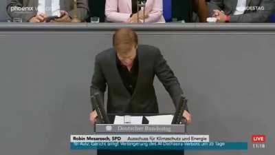Populisten hassen diesen Trick. 

Der beste Ansatz, die Union zu entlarven: Man konfrontiert sie einfach mit ihren eigenen Aussagen von 2011 nach der Fukushima-Katastrophe. 

Genau so wie 
@mesarosch
 das gemacht hat.👇 (@djpr) 