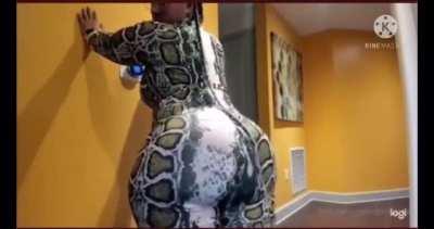 Pinkyxxx has the loudest farts you would ever hear come out of her ass