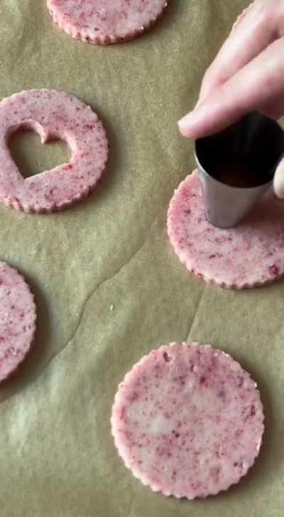 strawberry sandwich cookies