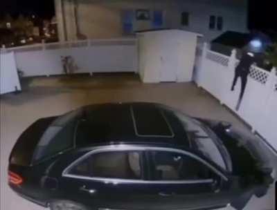 A hunter being chased by a titan