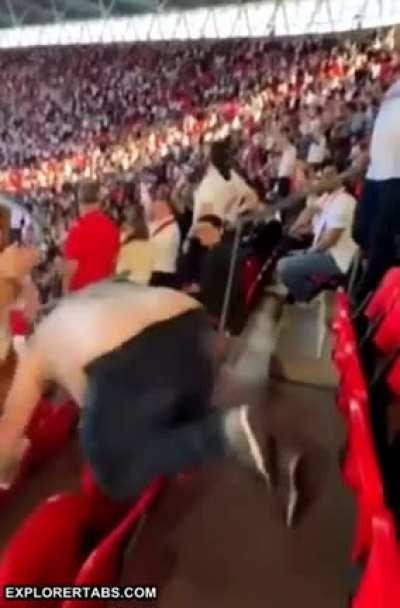 HMB while I do a barrel roll (r/shortclips)