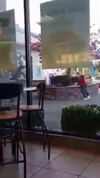 Real life Liu Kang move outside a Jack In The Box