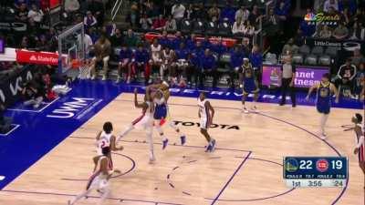 [Highlight] 6'5 Moses Moody Outrebounds 7' James Wiseman For A Rebound