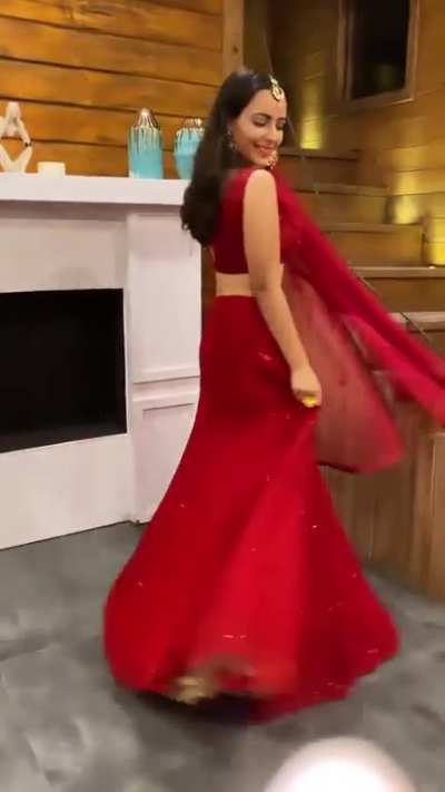 Aanchal Munjal swirling is the best!