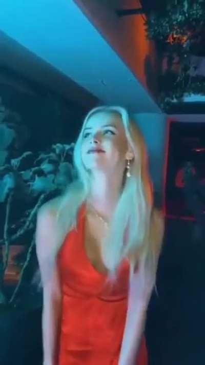 Gisselle Diggory dance on shakira