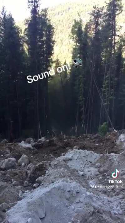 The rock: scuse me, pardon me, imma just scooch in here 😂