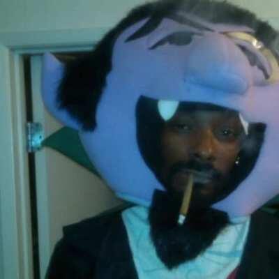 Me posted listening to Vamp Anthem rn