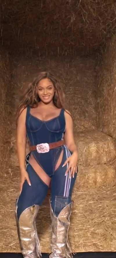 I know I couldn’t be no damn video editor or director for this cause I would be hard as hell