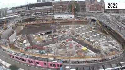 Building an underwater garage for 7000 bicycles in central Amsterdam - four years work in 60 seconds