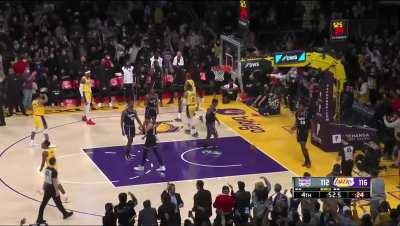 [Highlight] LeBron with a forceful and-1 dagger