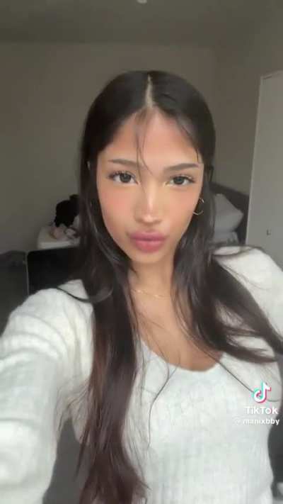 she’s so fucking hot 