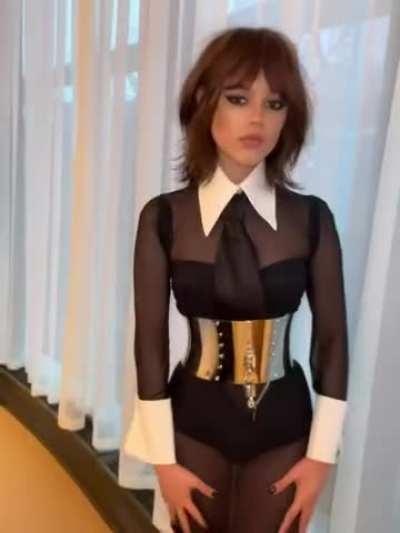 [Jenna Ortega] lookin delicious