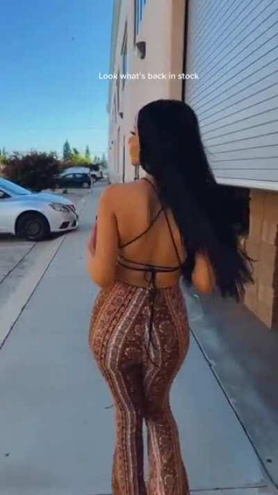 Love to see a flare pants babe walking