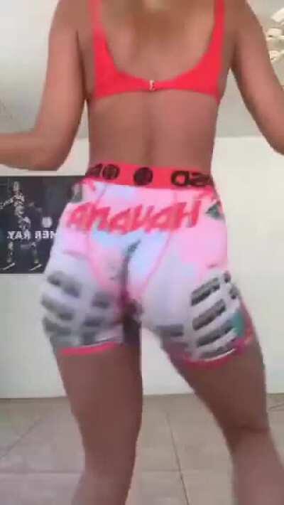 Sommer shaking it (interpolated)