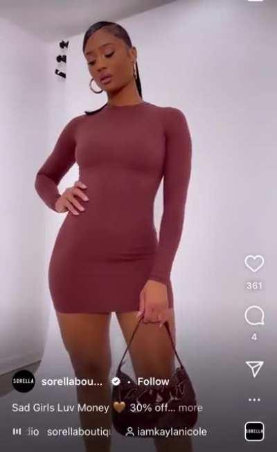 You think she has a g-string on under that dress?