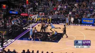 [Highlight] 300-lb Kenneth Lofton Jr. gets the charge foul 250-lb Alex Len