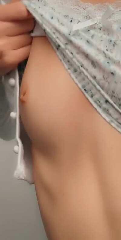 Say hi to my small boob! 🧸🍭