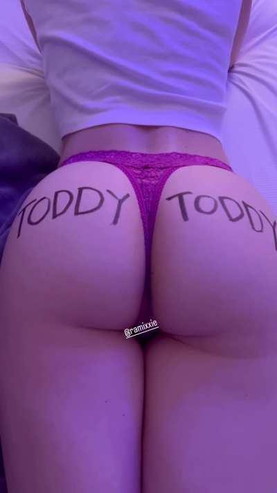 Has anyone seen my fart slave Toddy? He was supposed to sniff my farts 🍑💨✨